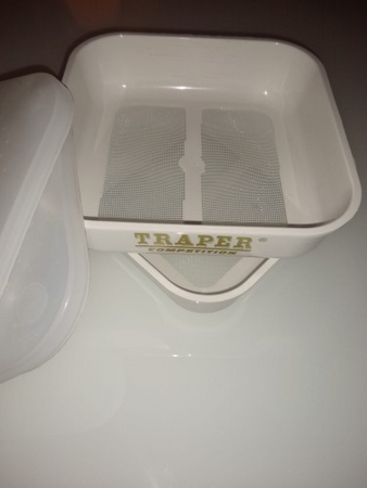 Traper Pudełko wysokie z sitkiem 1mm białe